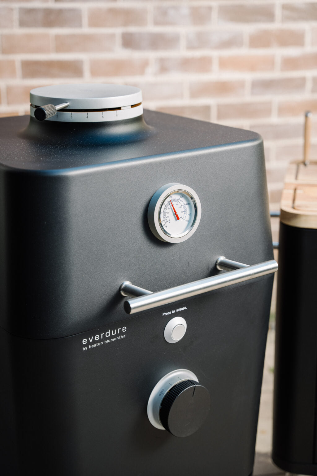Everdure by Heston K1 18-Inch Cast Aluminum Kamado Grill W/Stand - EKAMK1B